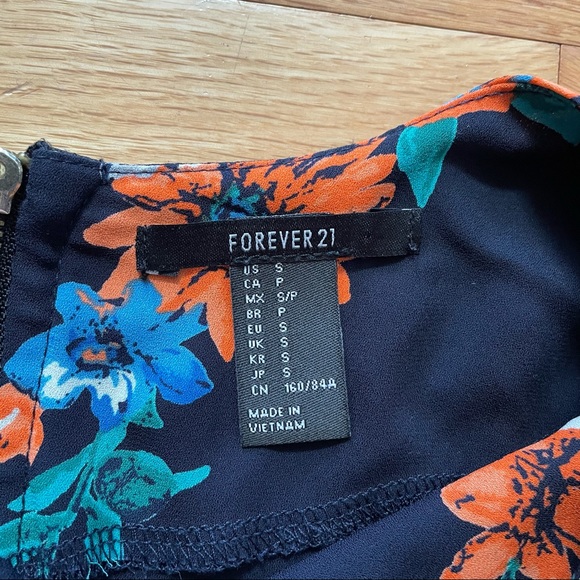 Forever21 Navy Floral Crop Top - Picture 3 of 3